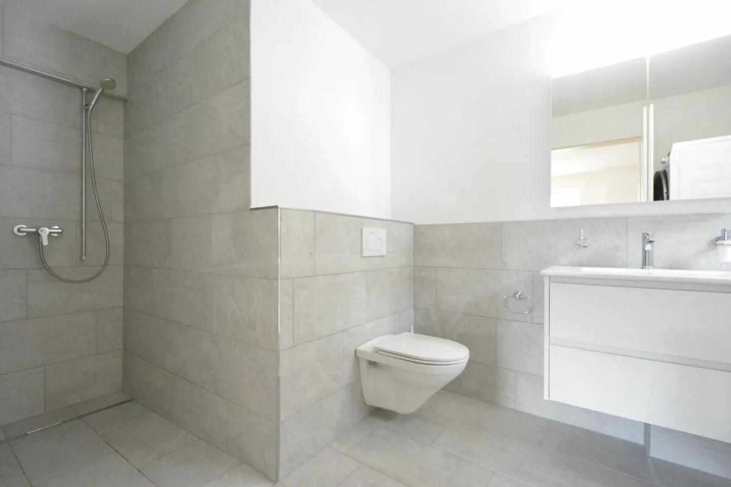 Neue 2½ Zi.-Wohnung mit grossem Sitzplatz - Photo 5 of 8