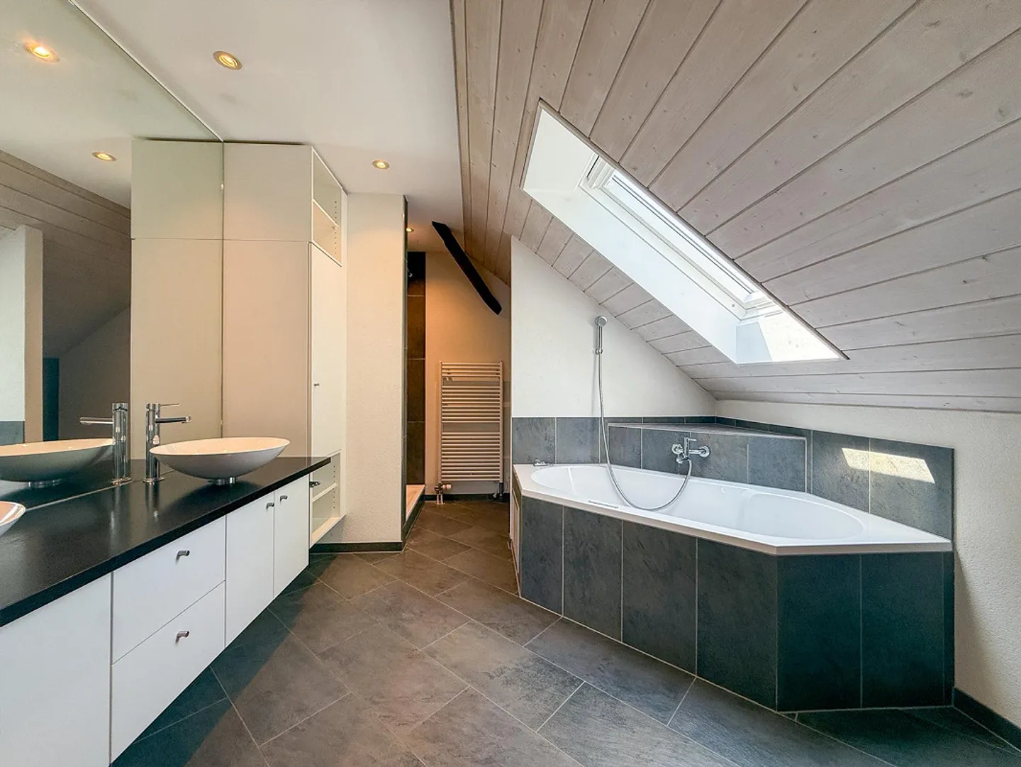 Maisonette apartment with private garden, village center of Münchenbuchsee - Photo 24 of 30
