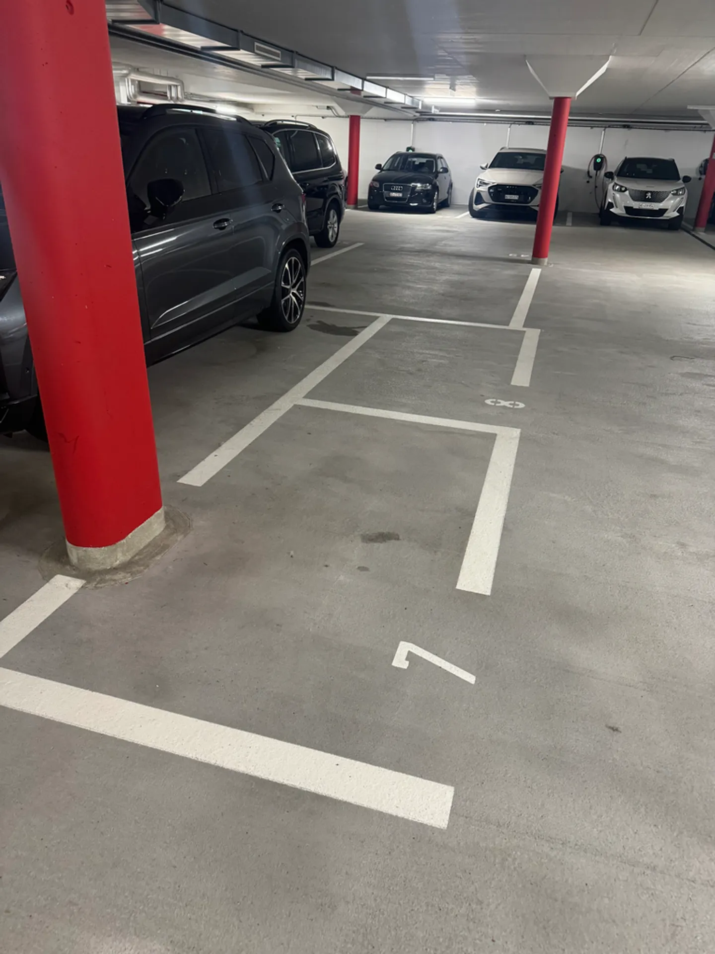 Place de stationnement pour moto à louer - Photo 2 sur 3