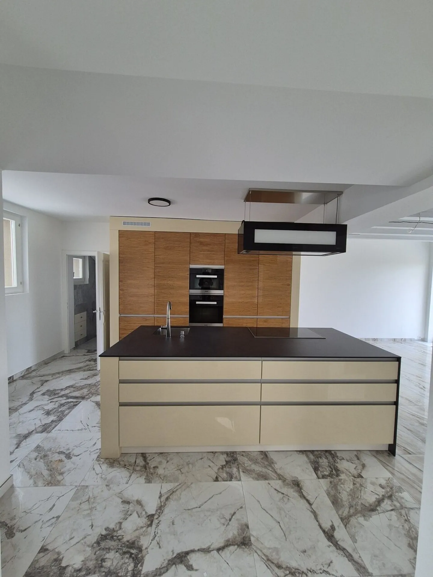 Eccellente casa unifamiliare di oltre 250 m², su due livelli, alto standard - Foto 2 di 13