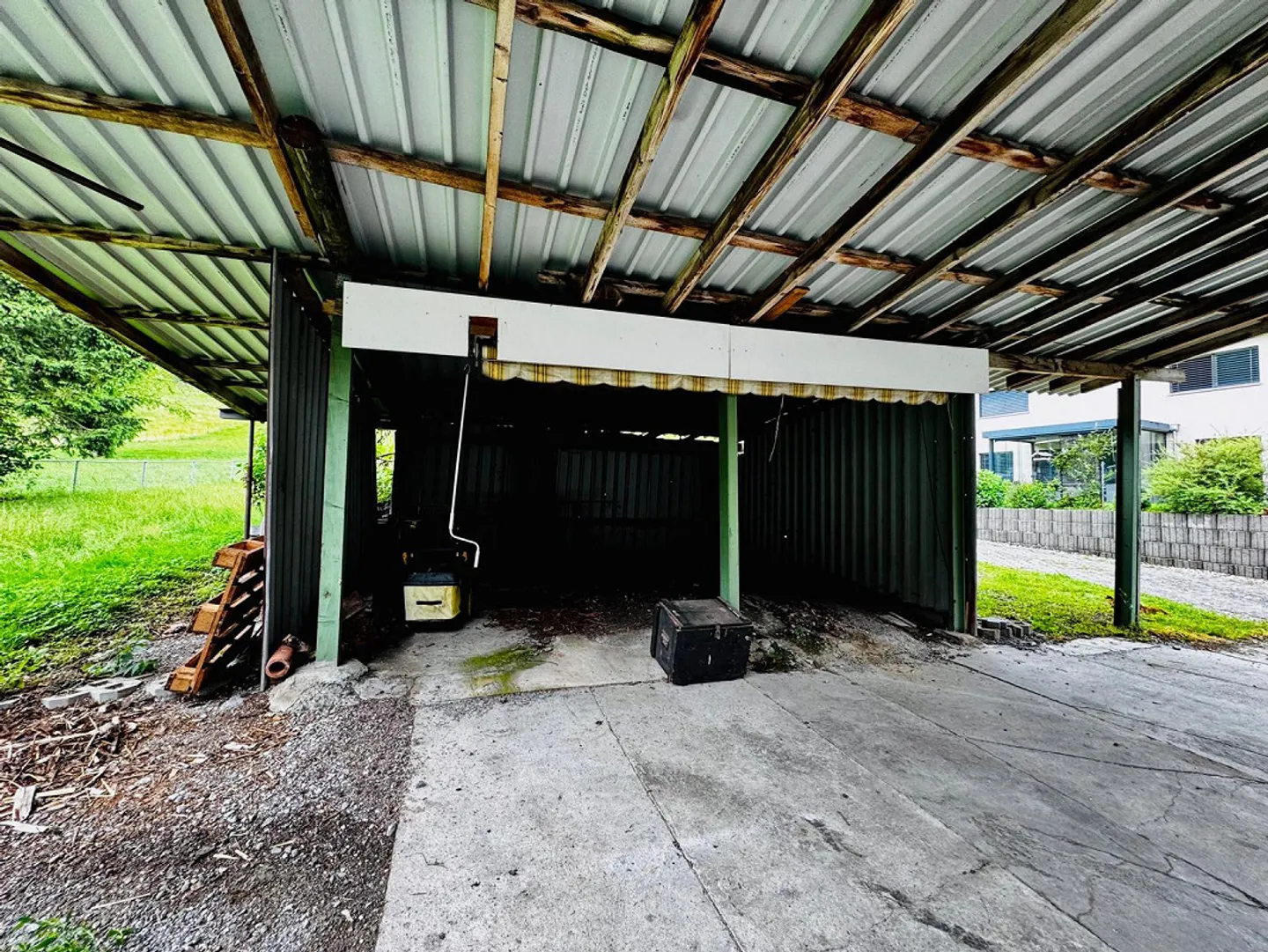 Espace de stockage avec abri - Photo 3 sur 3