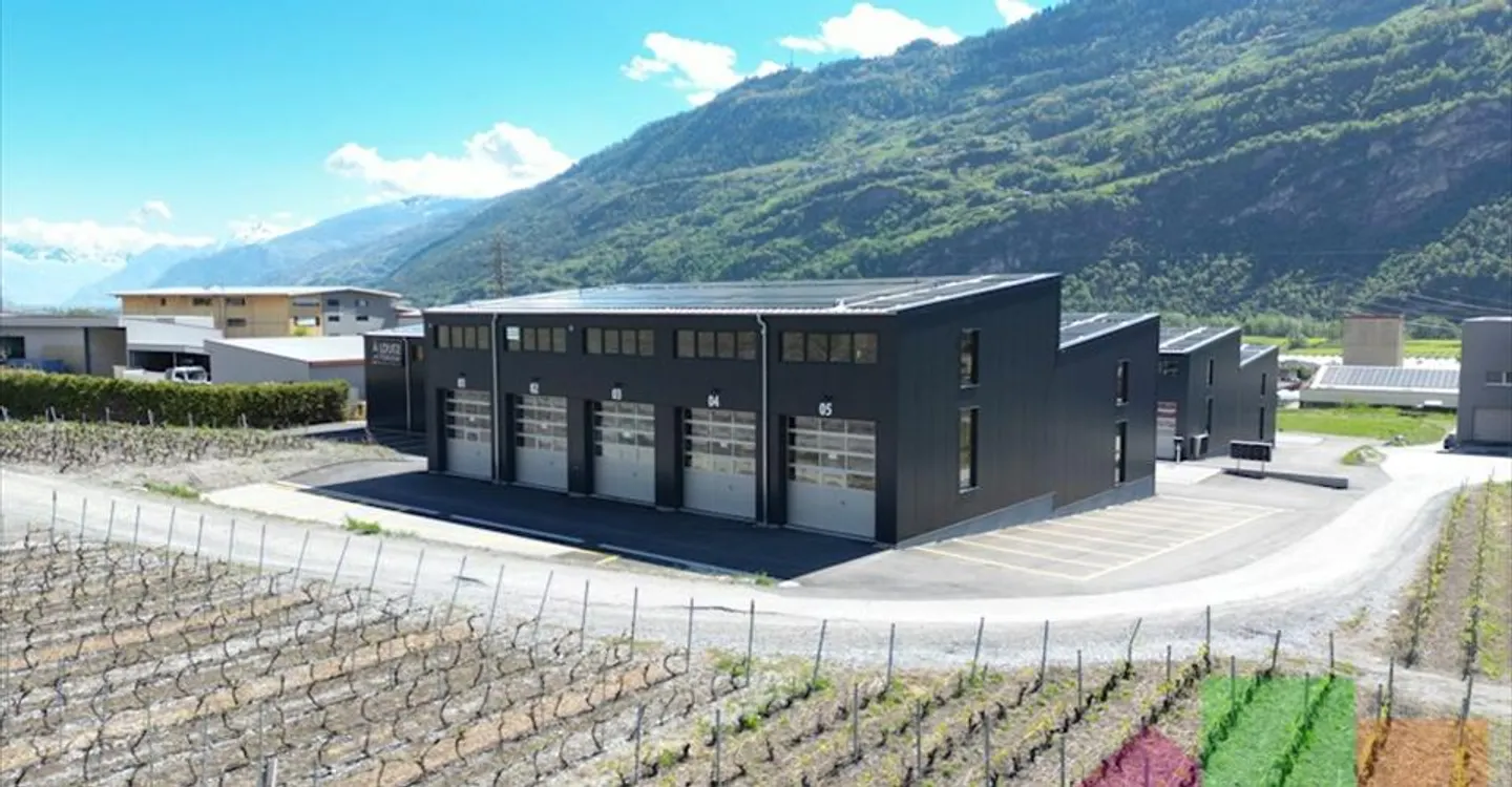 Halles neuves, bien équipées, modernes et bien situées dans le Valais central - Photo 8 sur 8