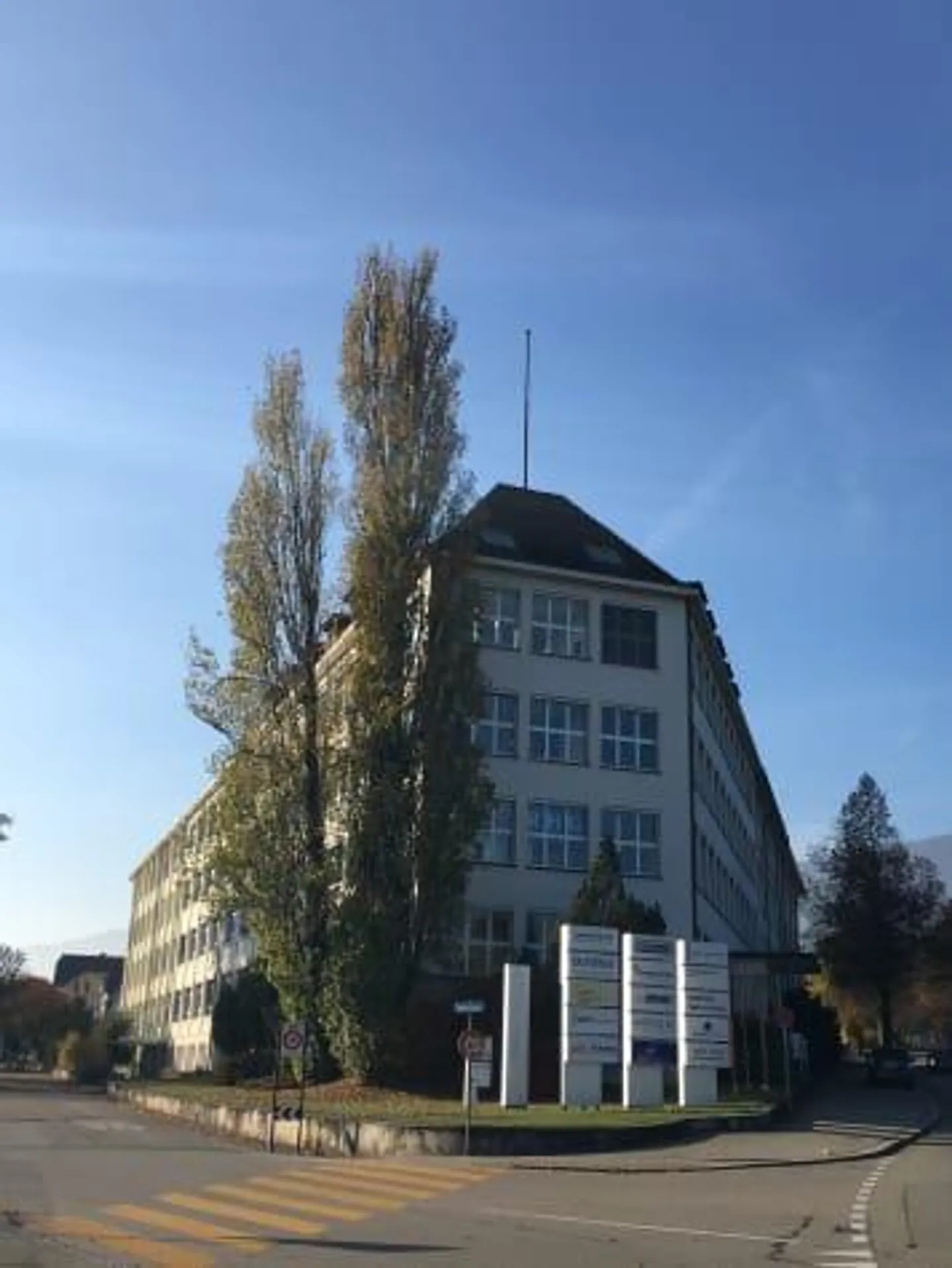 Espace de stockage/commercial attrayant à louer à Solothurn - Photo 1 sur 13