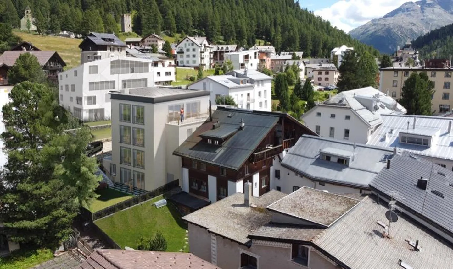 Storica Villa Bifamiliare nel cuore di Pontresina - Foto 1 di 3