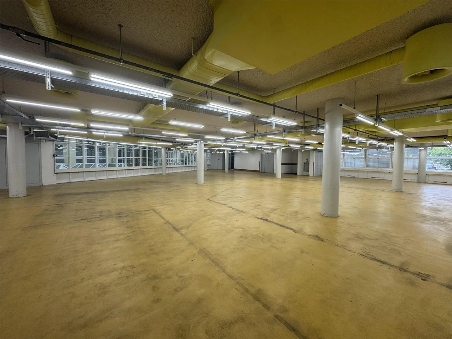 Espace de stockage/commercial attrayant à louer à Solothurn - Photo 5 sur 13