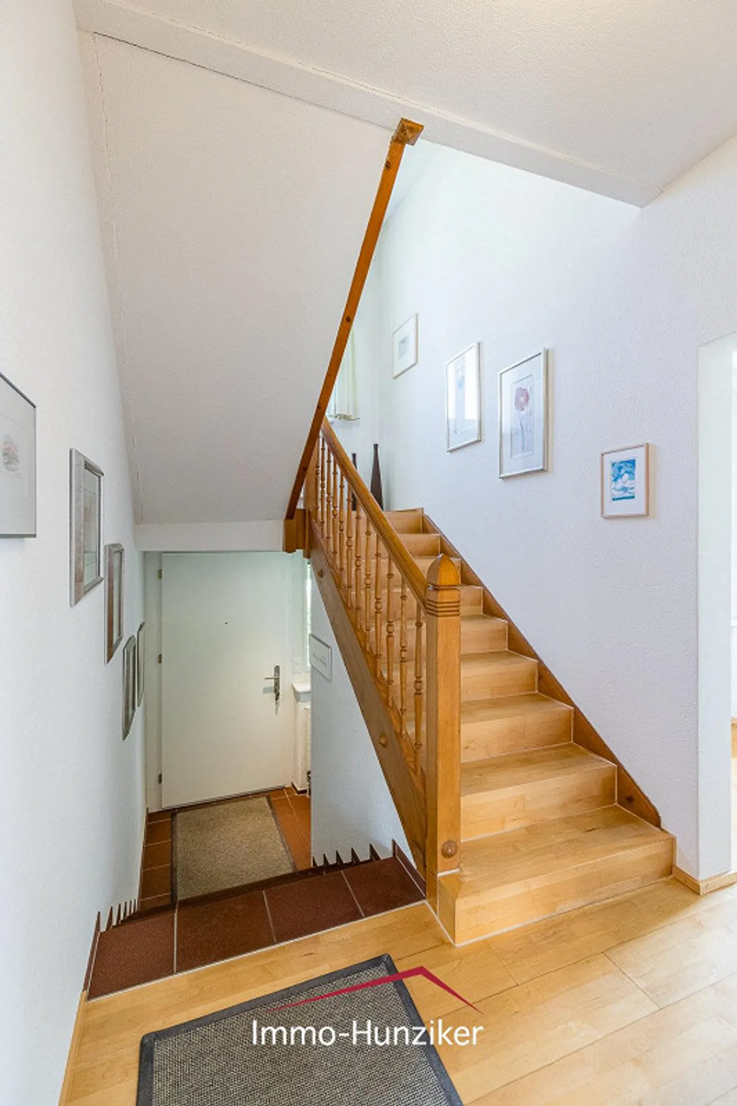 Casa unifamiliare completamente ristrutturata, zona di costruzione GS3 a tre piani, quartiere Zelgli Aarau - Foto 4 di 11