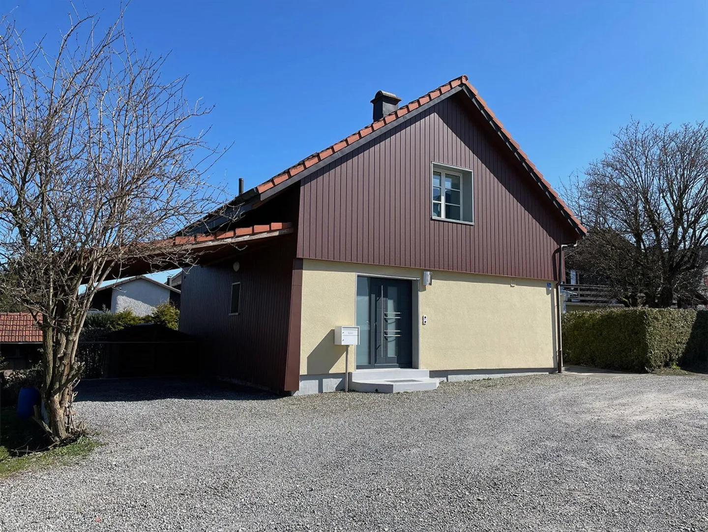 Charmante maison individuelle de 4,5 pièces - Photo 2 sur 18