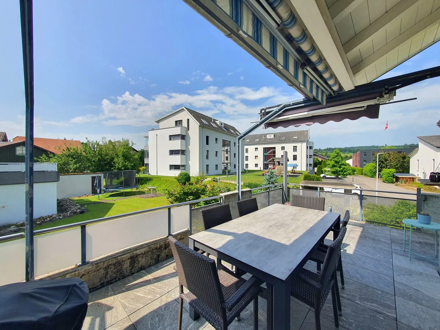 Vivere come in una casa unifamiliare - Ampio attico su due piani con terrazza soleggiata - Foto 2 di 8