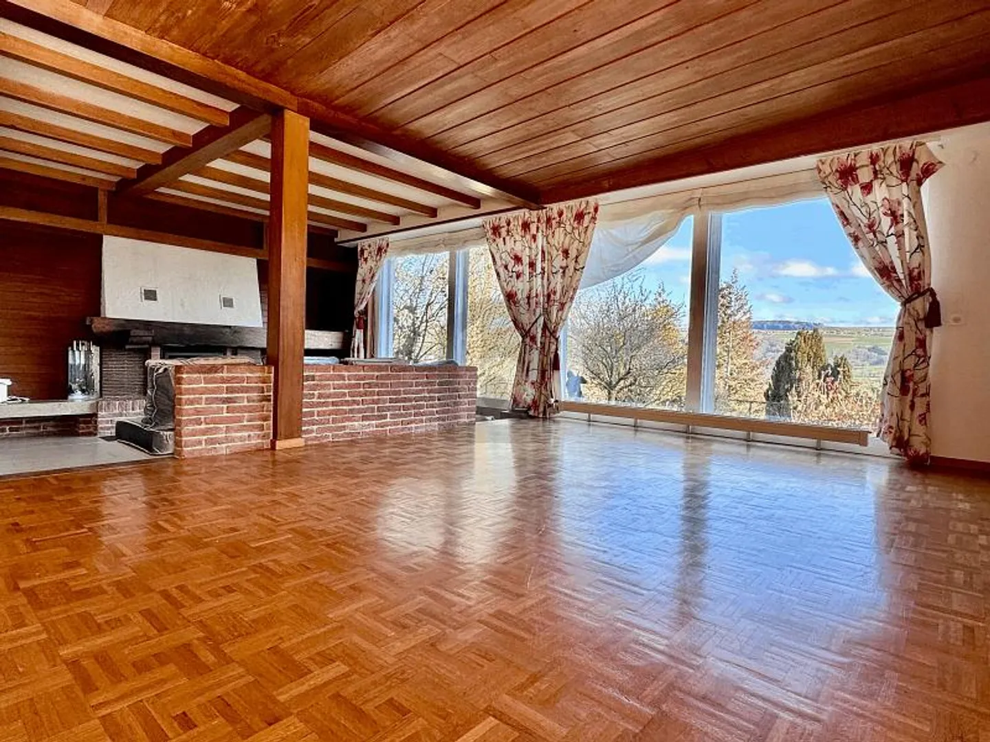 VILLA SPAZIOSA CON PISCINA E GRANDE GIARDINO - Foto 3 di 6