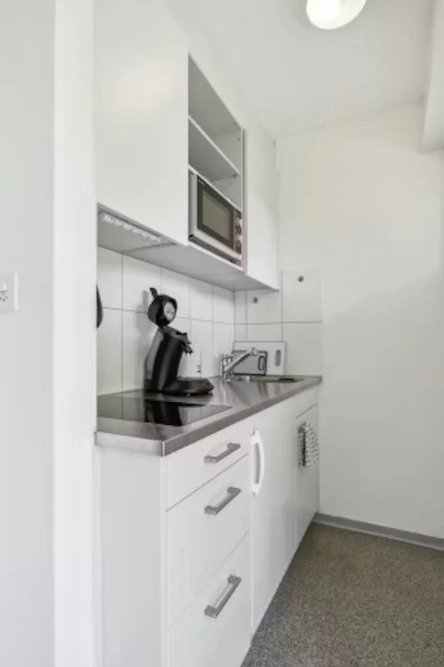 Monolocale arredato (35 m²) con terrazza e parcheggio - Sciaffusa - Foto 8 di 10