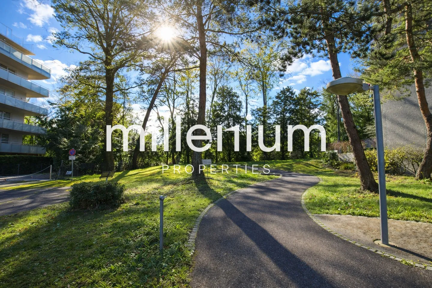 Furnished apartment with high standard - Immediate proximity to international organizations - Photo 1 of 13