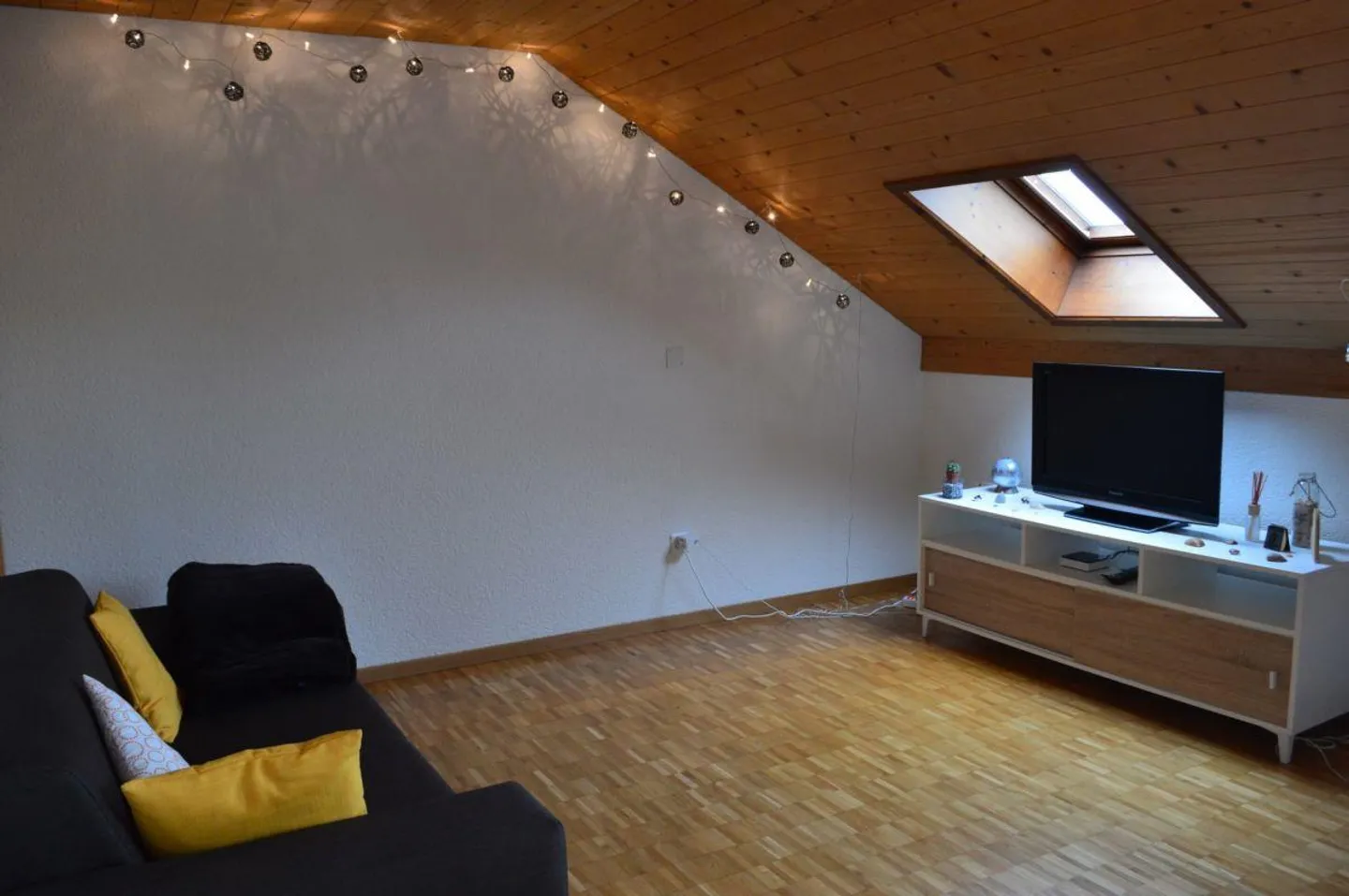 Quietly Located Attic Apartment in Schwarzenburg - Photo 3 of 8