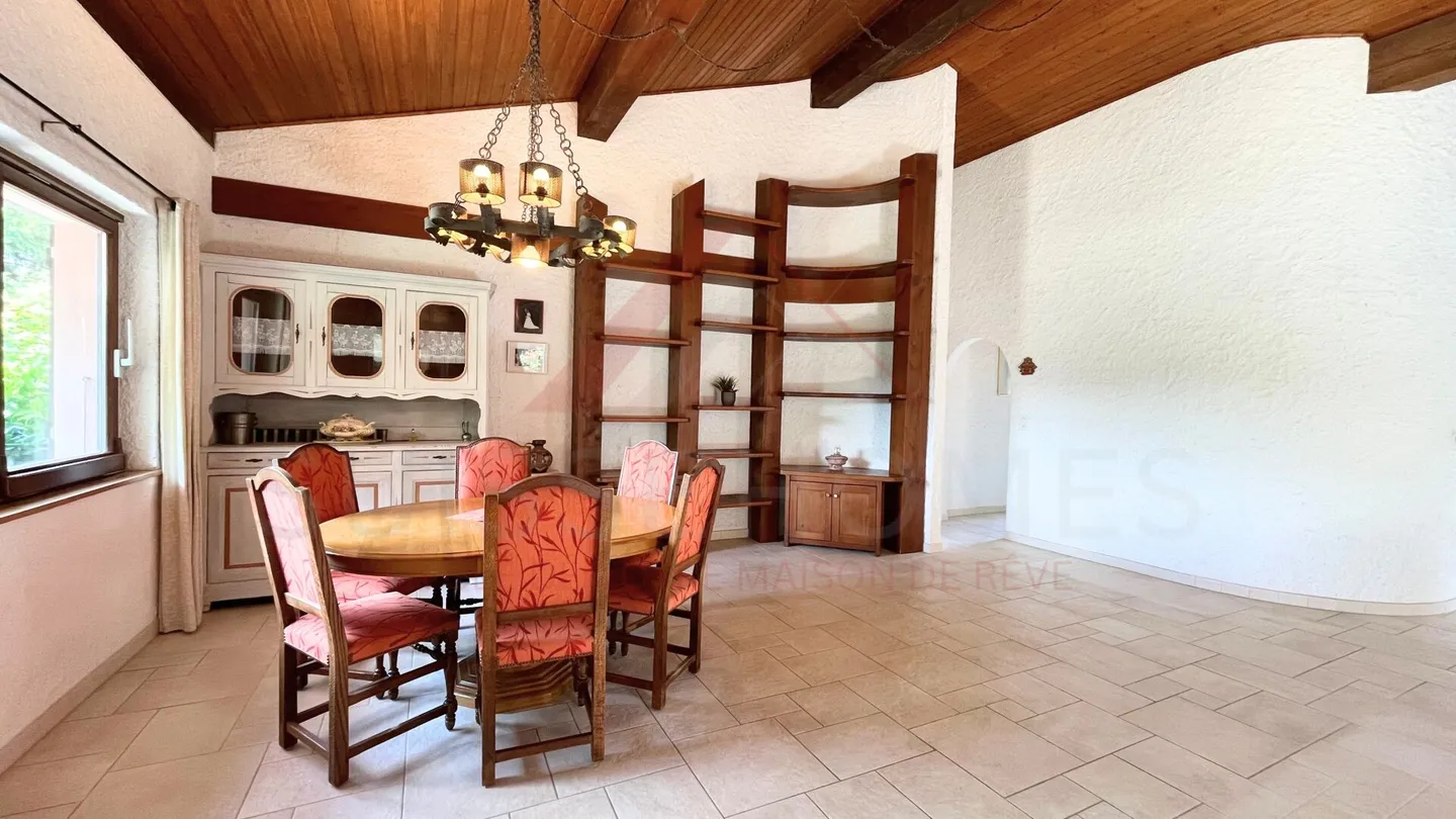 Raro a Porrentruy: Villa con 238 m², piscina, vasca idromassaggio e appartamento separato - Foto 7 di 10