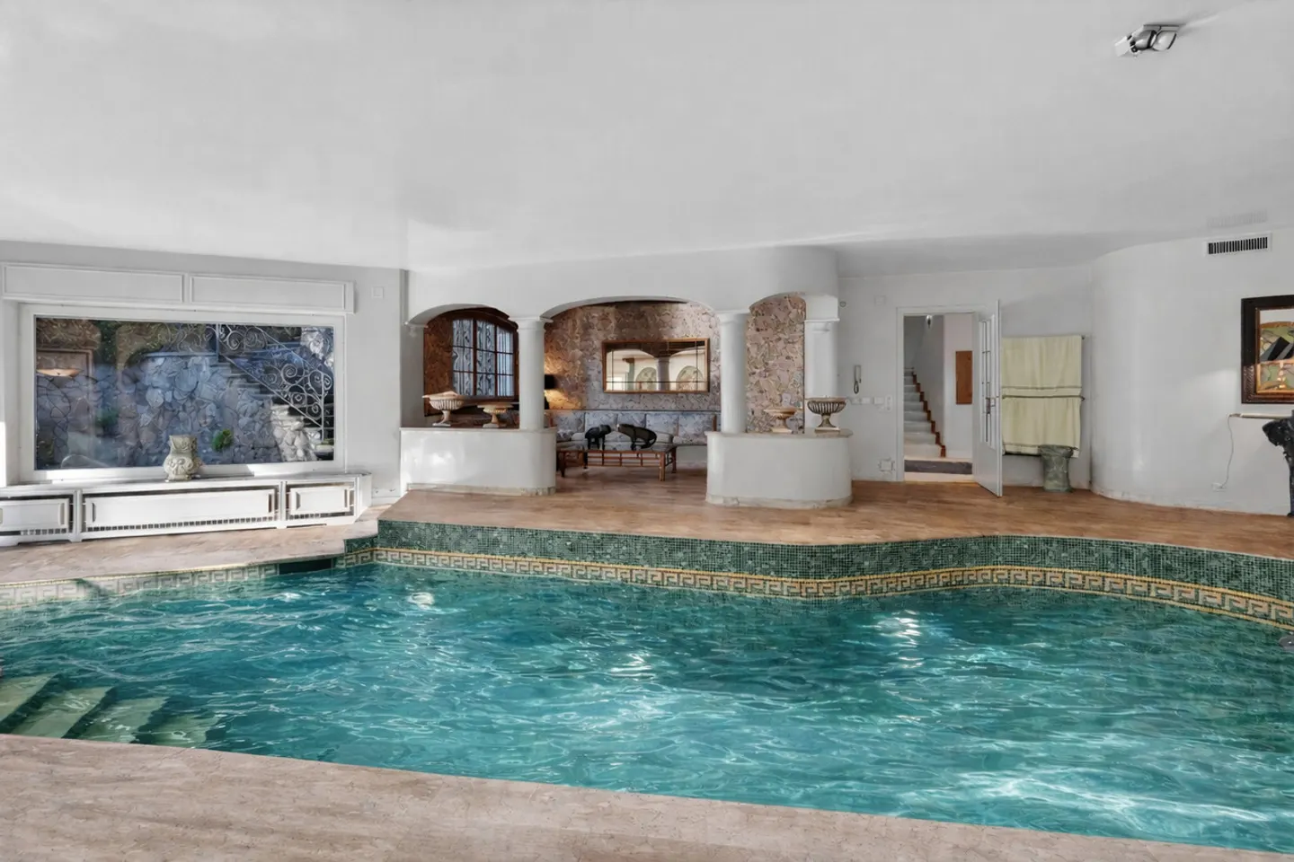 Villa di Lusso con Vista Lago - Foto 14 di 17