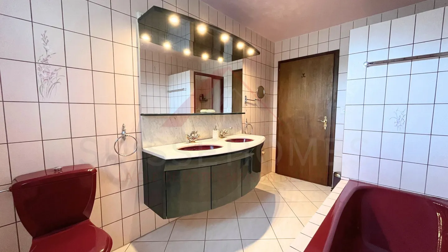 Raro a Porrentruy: Villa con 238 m², piscina, vasca idromassaggio e appartamento separato - Foto 8 di 10