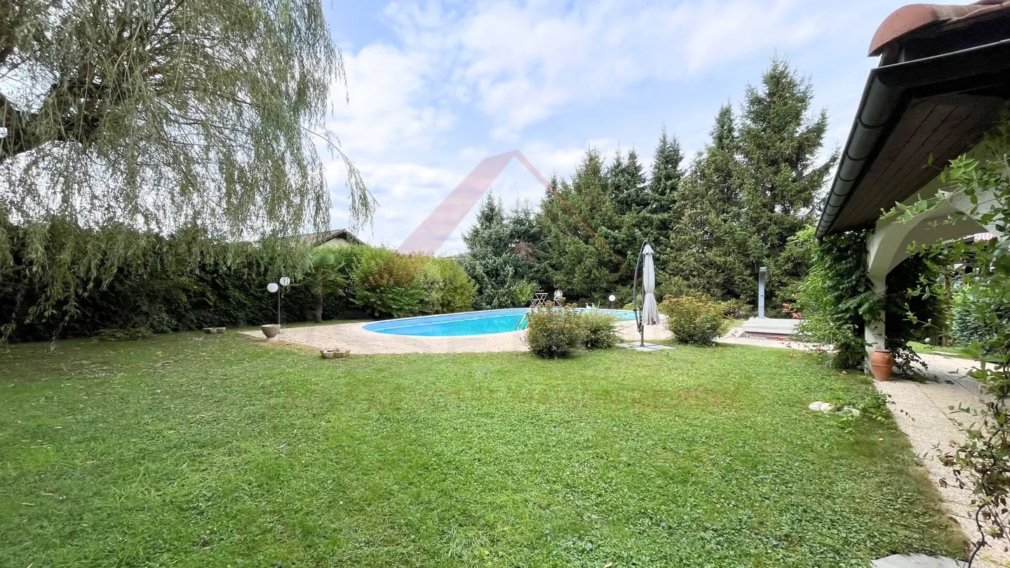 Raro a Porrentruy: Villa con 238 m², piscina, vasca idromassaggio e appartamento separato - Foto 9 di 10