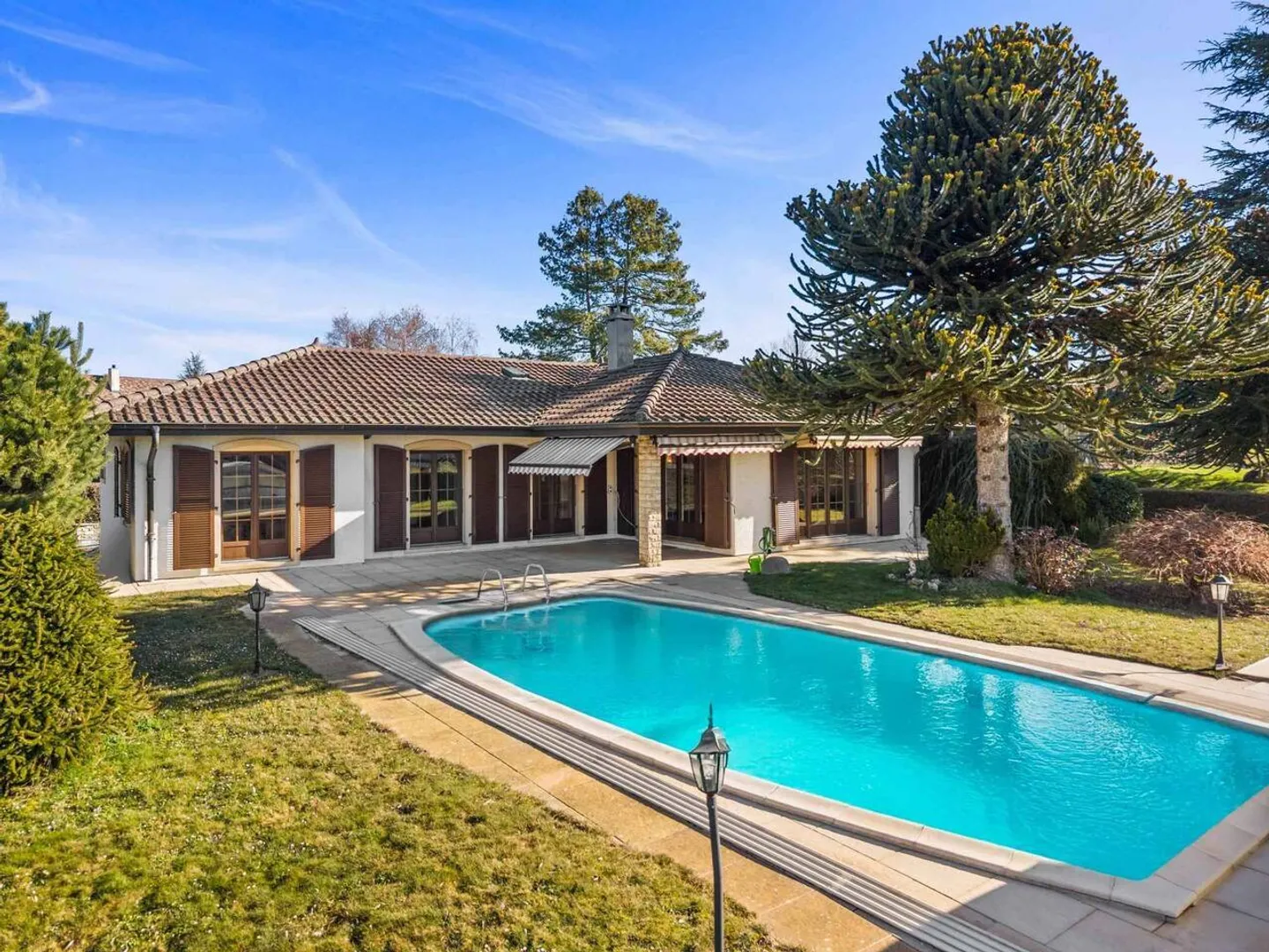 High-end family property in a privileged environment in Sullens - Photo 1 of 10