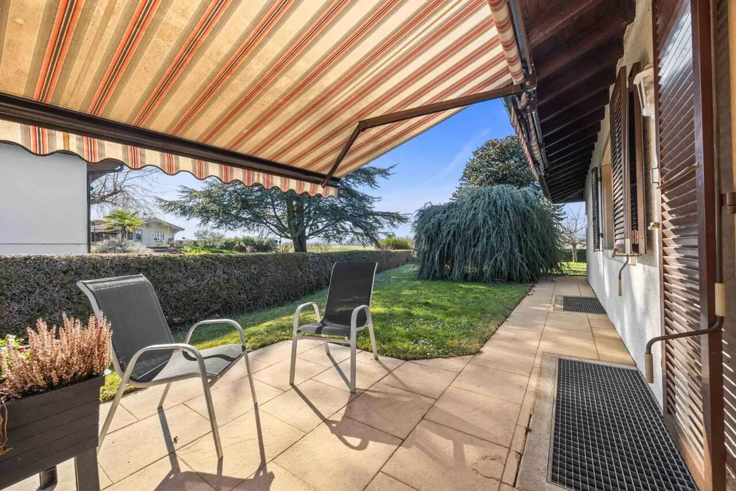 High-end family property in a privileged environment in Sullens - Photo 5 of 10