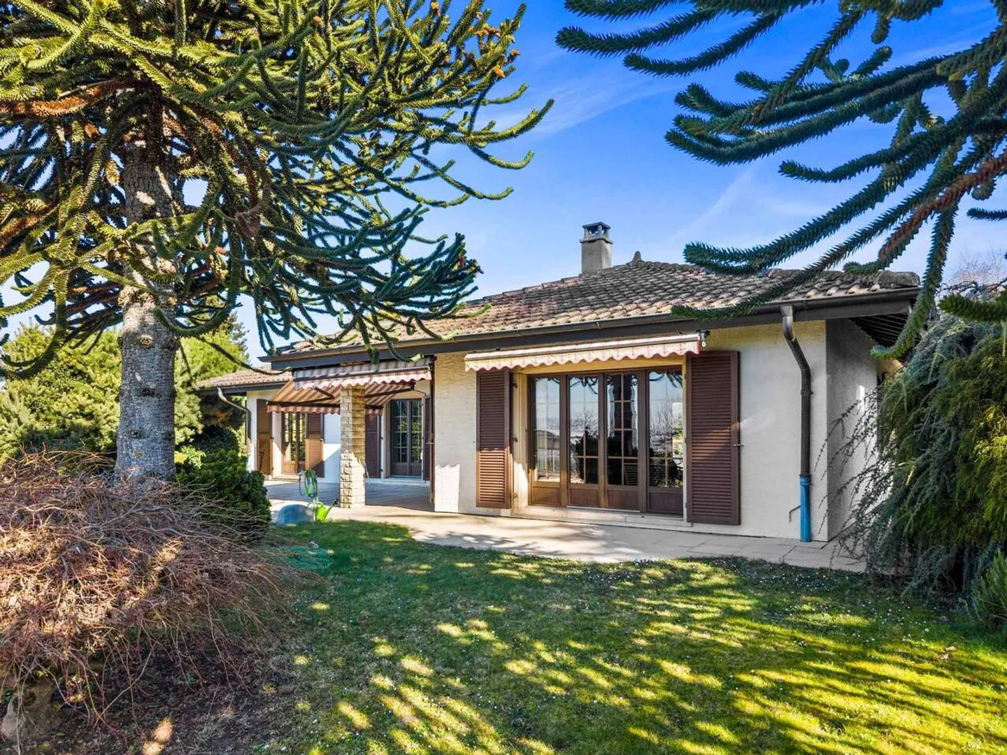 High-end family property in a privileged environment in Sullens - Photo 2 of 10