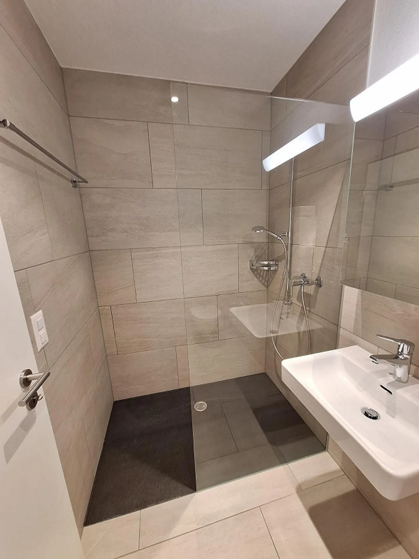 Spacious 4.5 Room Apartment in Central Location from September 1, 2026 - Photo 7 of 8