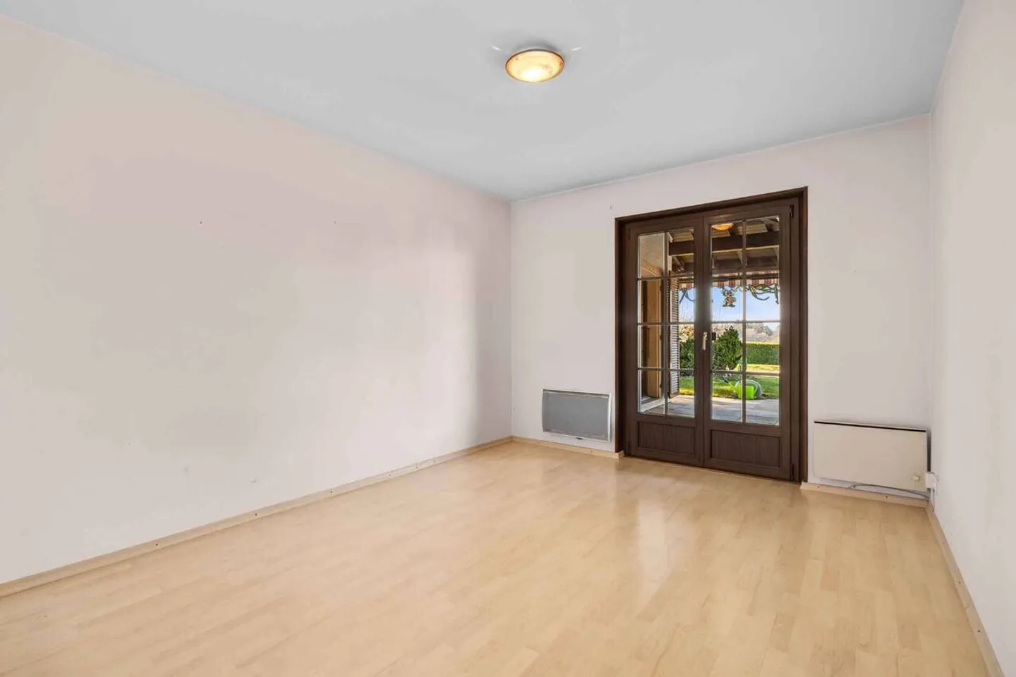 High-end family property in a privileged environment in Sullens - Photo 9 of 10