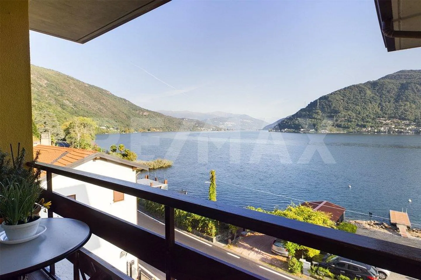 Vivere sulle rive del Lago di Lugano, Porto Ceresio, VA, Italia - Foto 1 di 13
