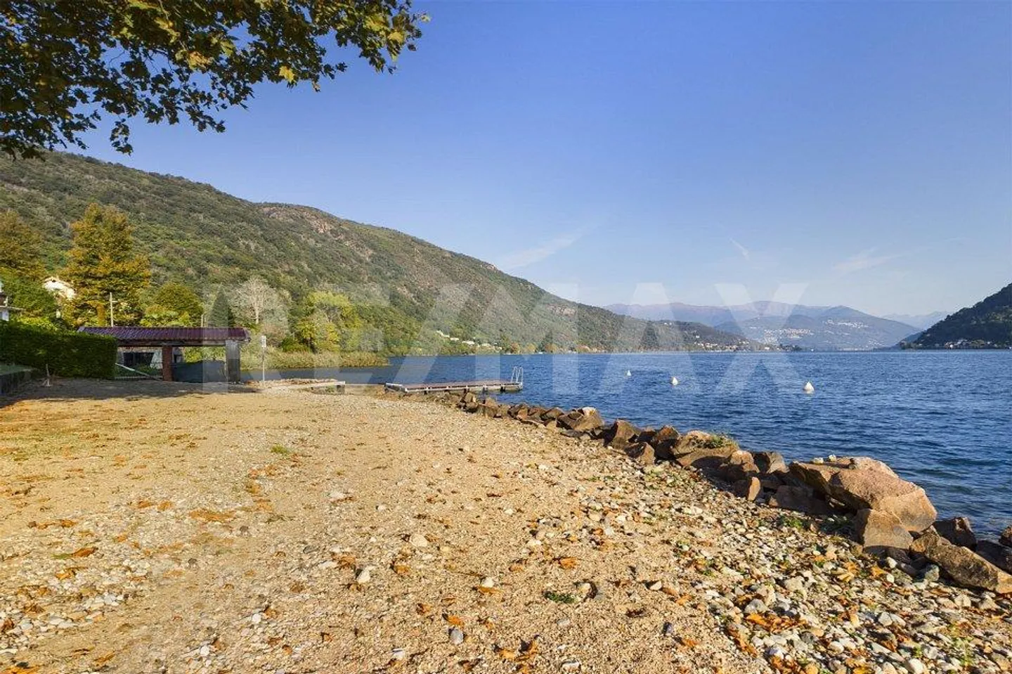 Vivere sulle rive del Lago di Lugano, Porto Ceresio, VA, Italia - Foto 3 di 13