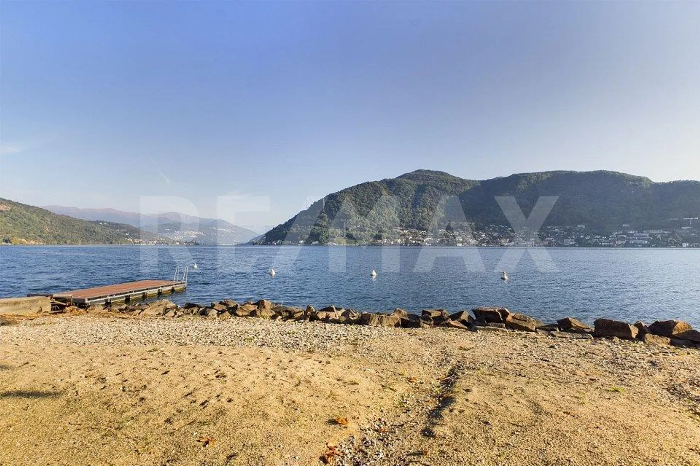 Vivere sulle rive del Lago di Lugano, Porto Ceresio, VA, Italia - Foto 5 di 13