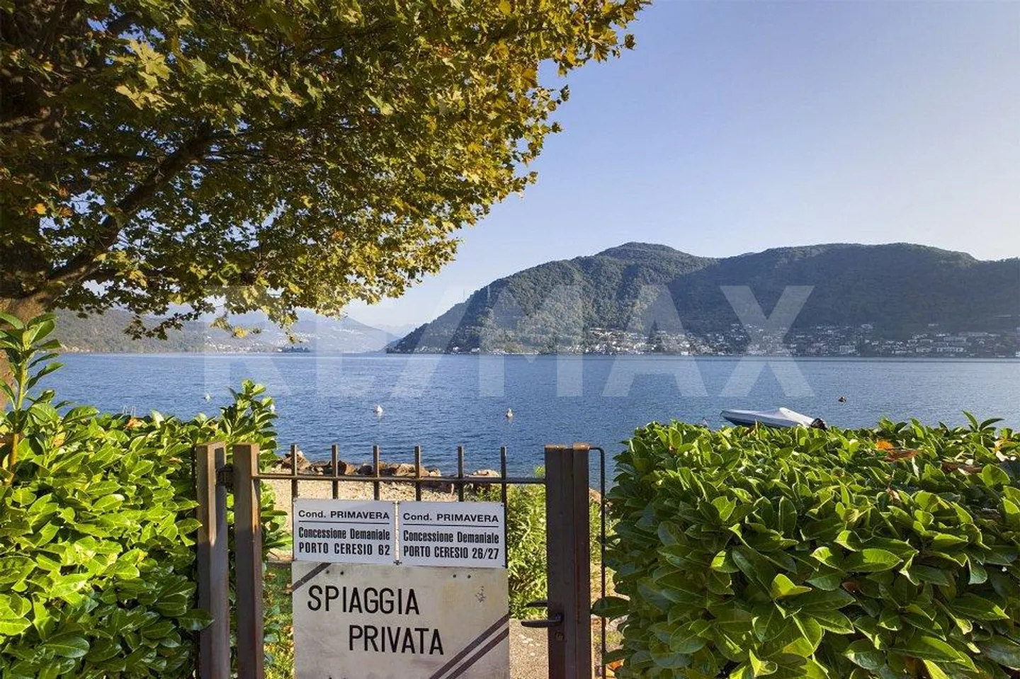 Vivere sulle rive del Lago di Lugano, Porto Ceresio, VA, Italia - Foto 6 di 13