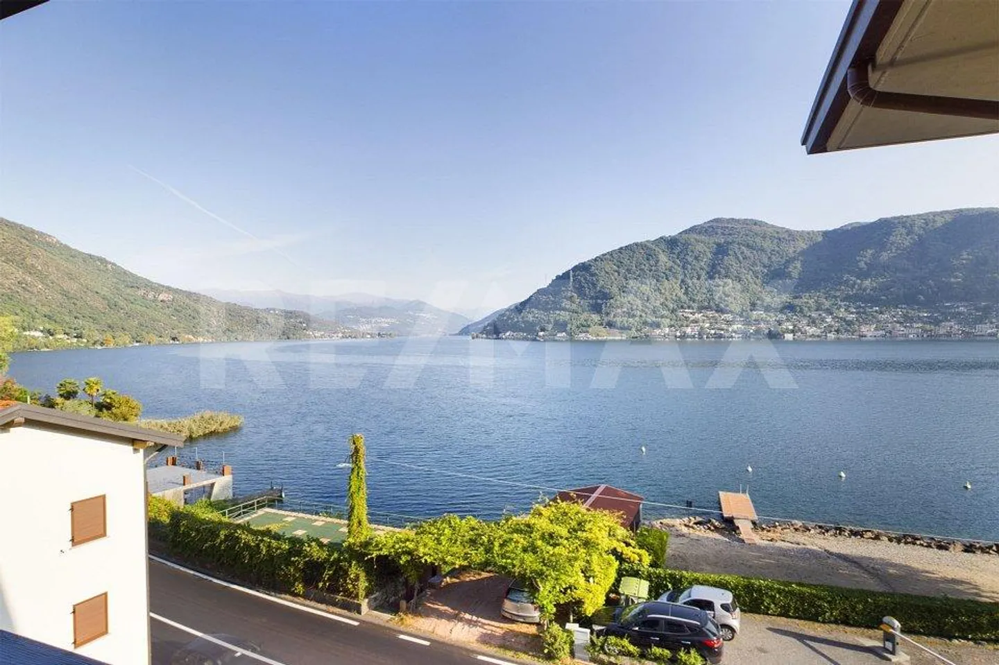 Vivere sulle rive del Lago di Lugano, Porto Ceresio, VA, Italia - Foto 8 di 13