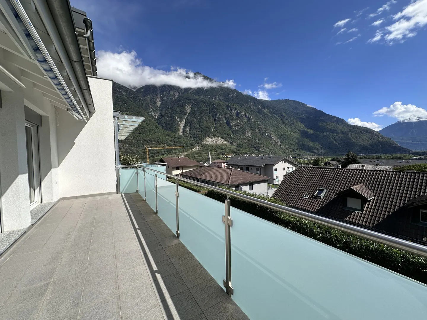 Magnificent south-facing penthouse with large terrace in Evionnaz - Photo 12 of 12