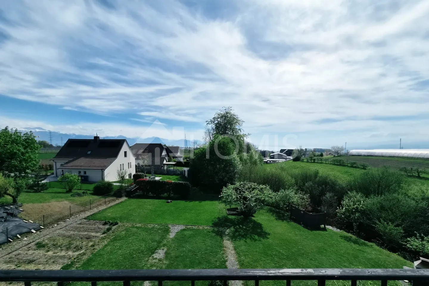 Spacious 3.5 rooms with balcony and lake view - Photo 1 of 8