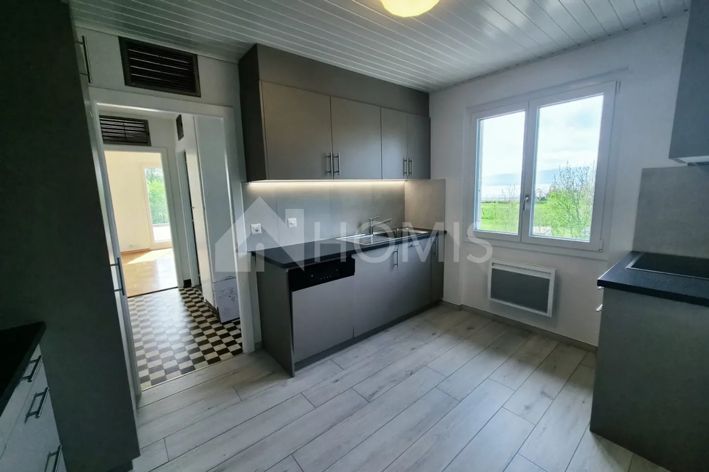 Spacious 3.5 rooms with balcony and lake view - Photo 3 of 8