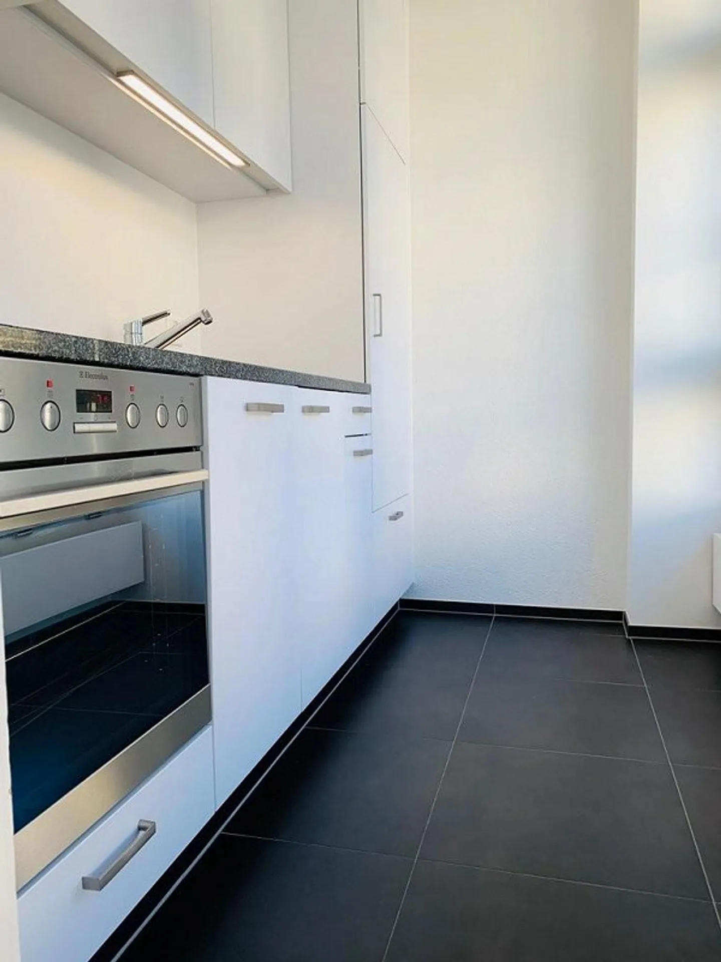 Ideal Single Apartment in the City! - Photo 7 of 7