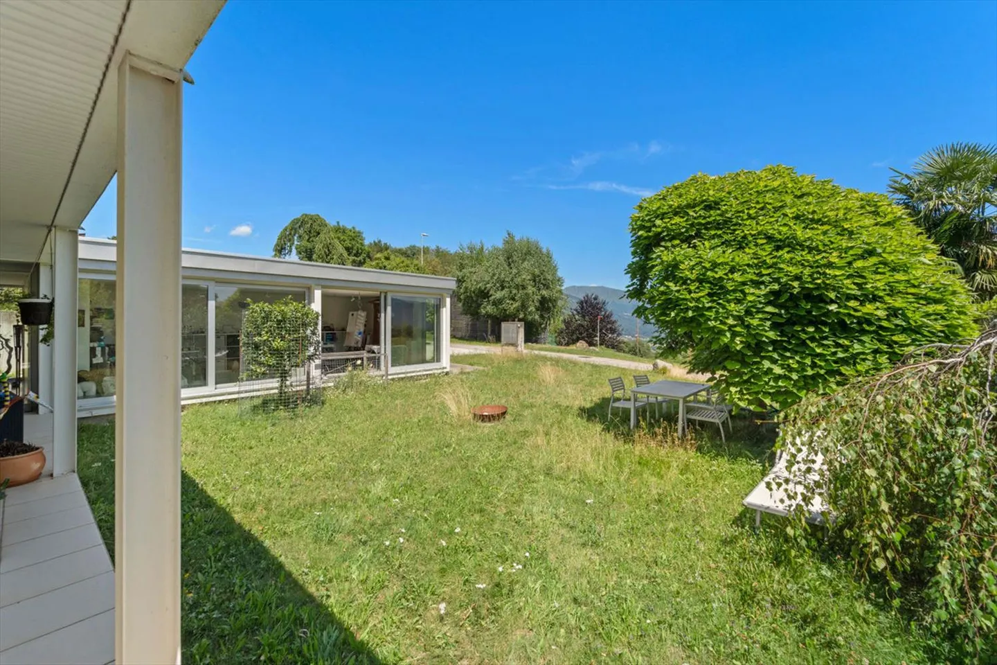 Arosio - moderne Villa im Grünen - Foto 4 von 13