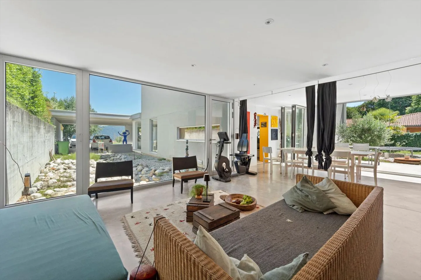 Arosio - moderne Villa im Grünen - Foto 9 von 13