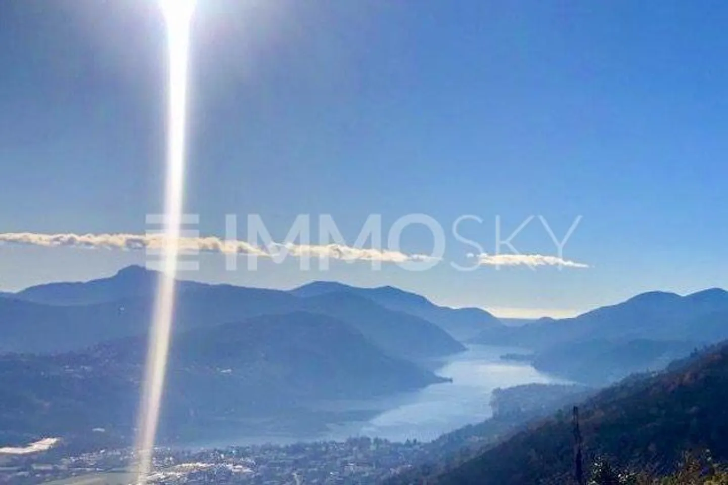 Terreno edificabile soleggiato con vista lago - Foto 1 di 2