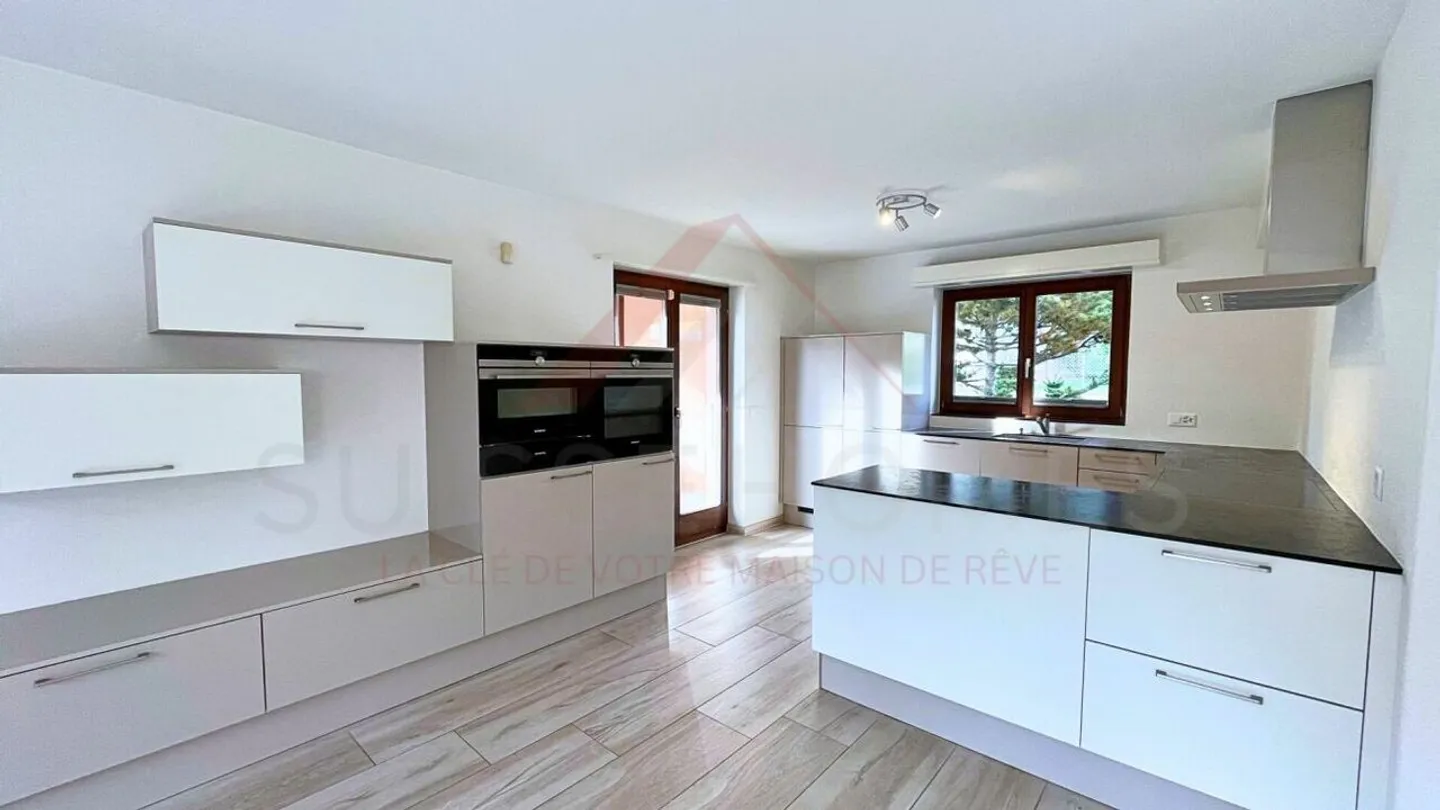 Opportunità rara a Vicques: casa familiare di 151 m² con giardino, terrazze e bagno nordico - Foto 3 di 18