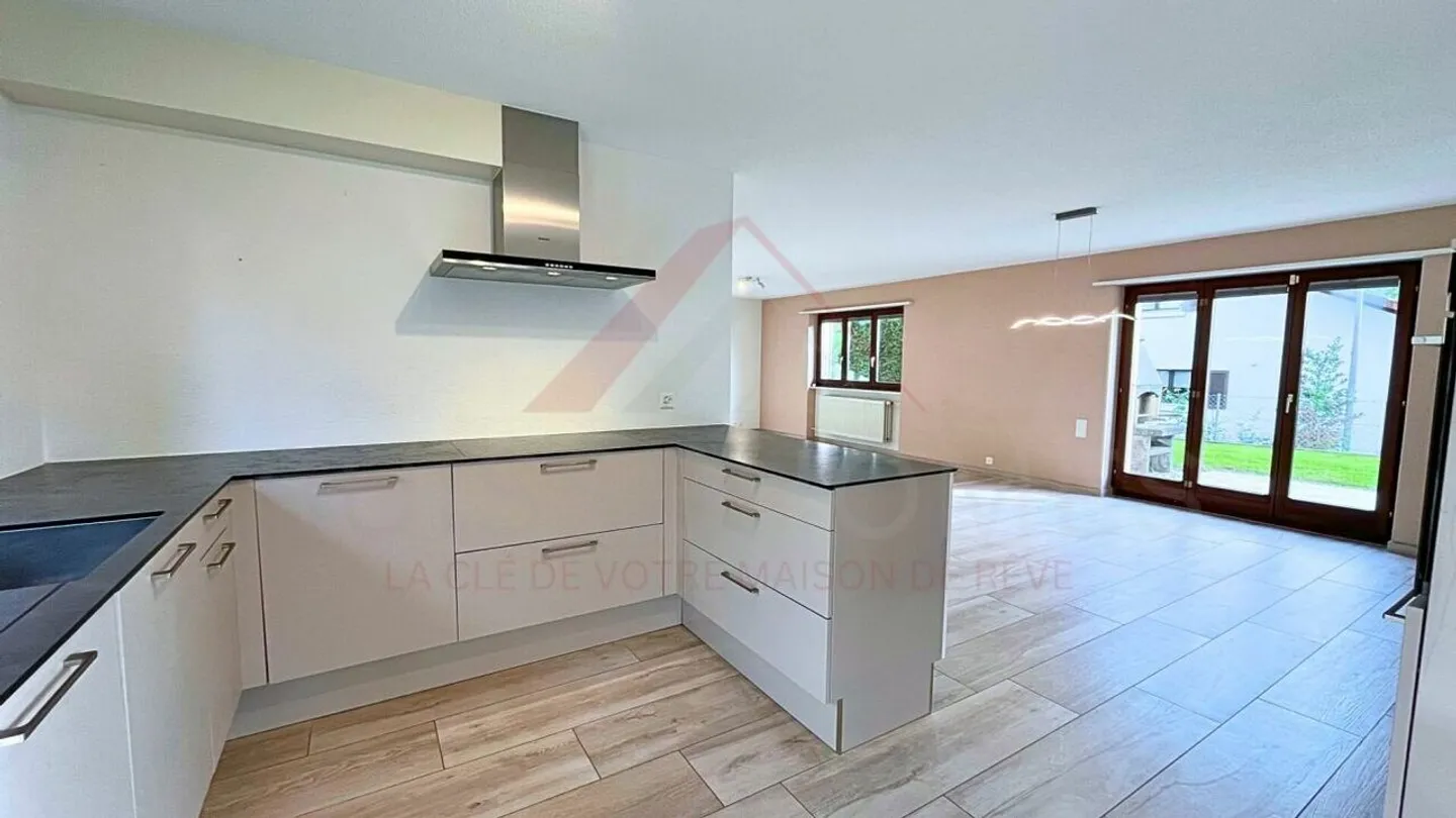 Opportunità rara a Vicques: casa familiare di 151 m² con giardino, terrazze e bagno nordico - Foto 4 di 18