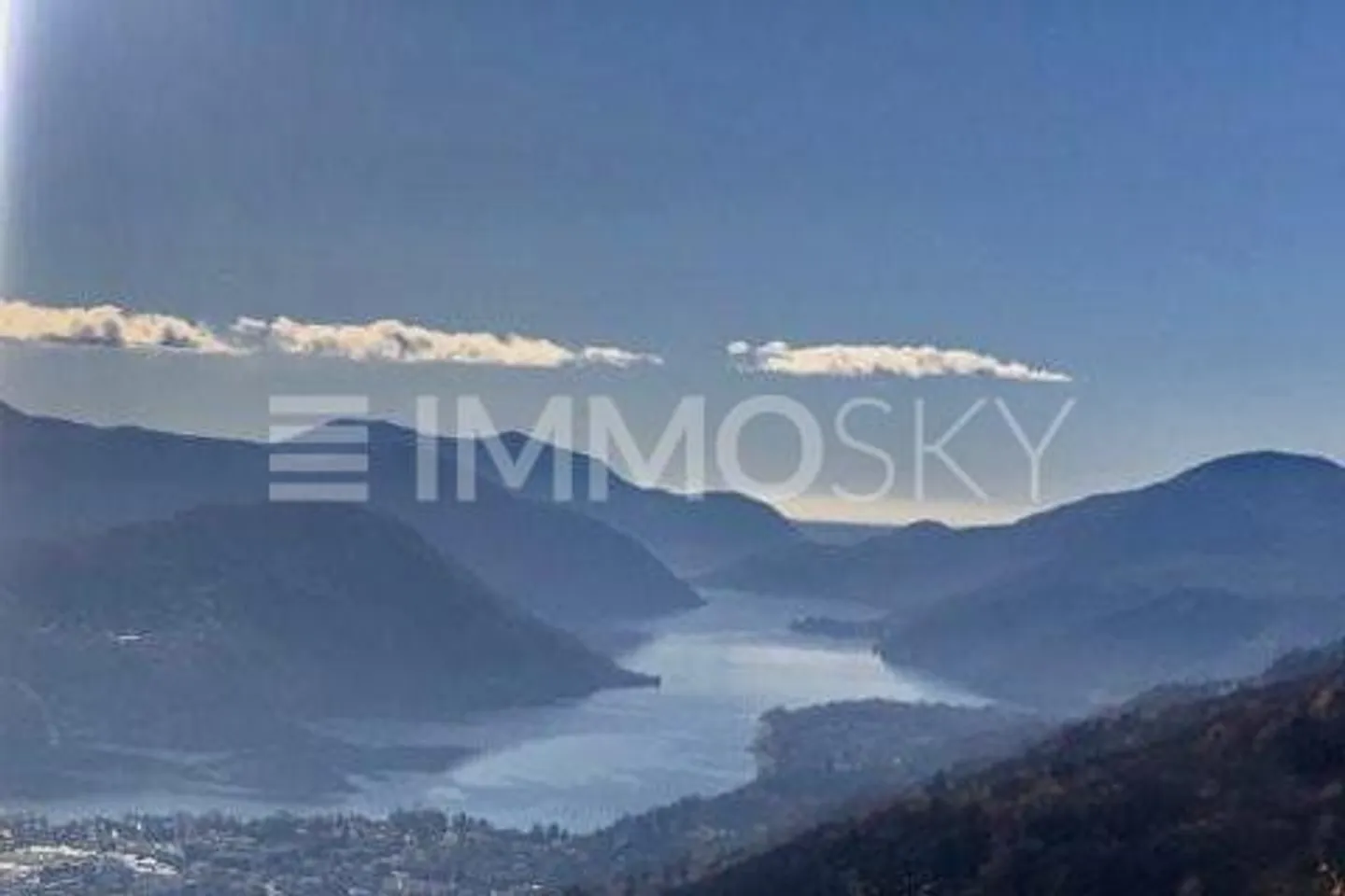 Terreno edificabile soleggiato con vista lago - Foto 2 di 2