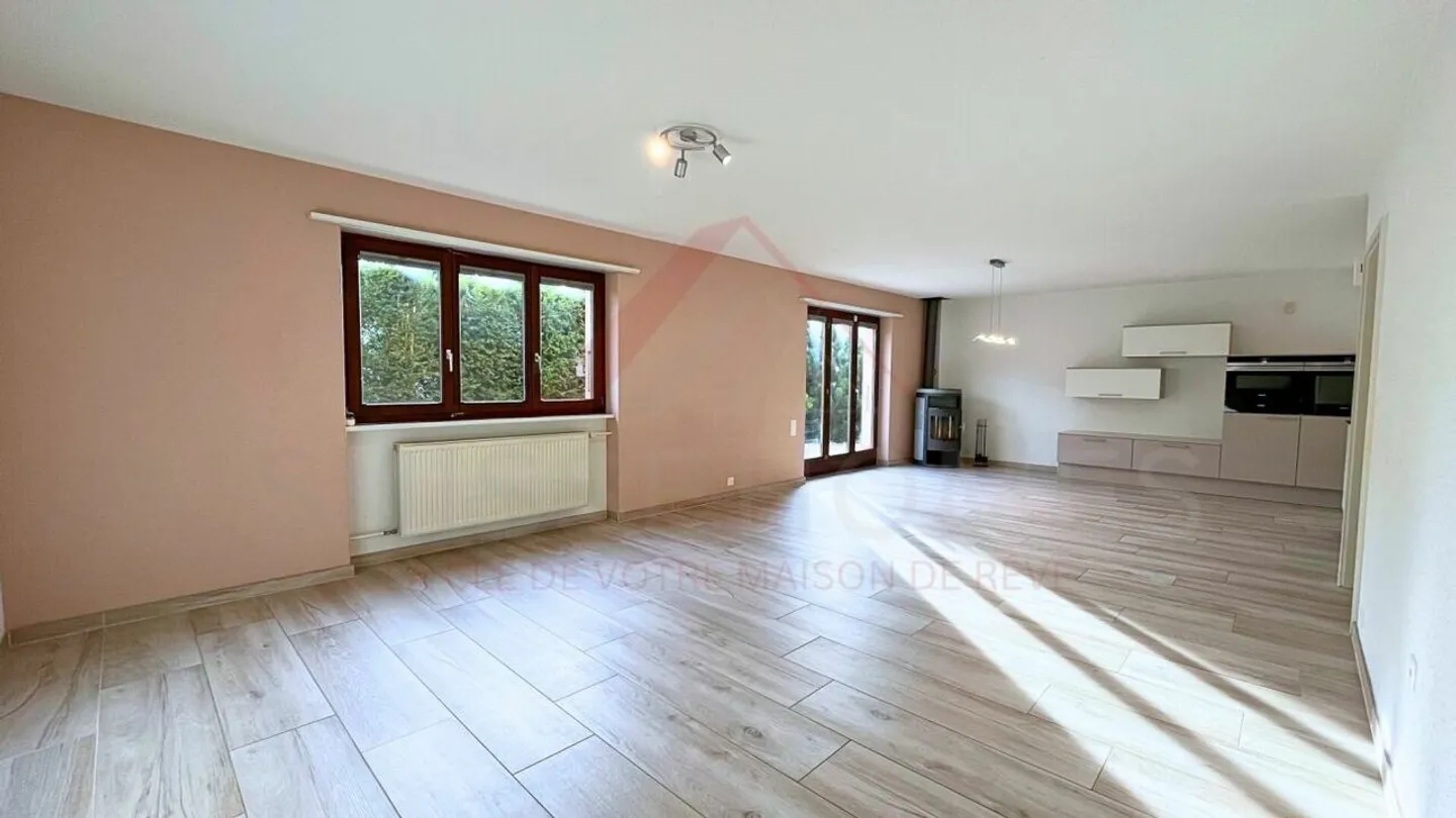 Opportunità rara a Vicques: casa familiare di 151 m² con giardino, terrazze e bagno nordico - Foto 2 di 18