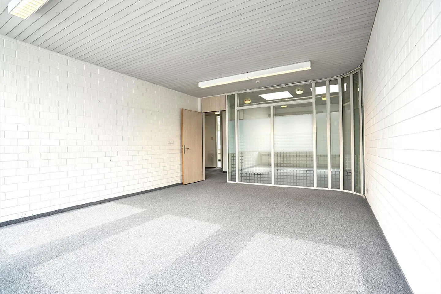 Ampio spazio per la tua visione Ufficio/Spazio commerciale vicino all'aeroporto di Zurigo - Foto 6 di 11