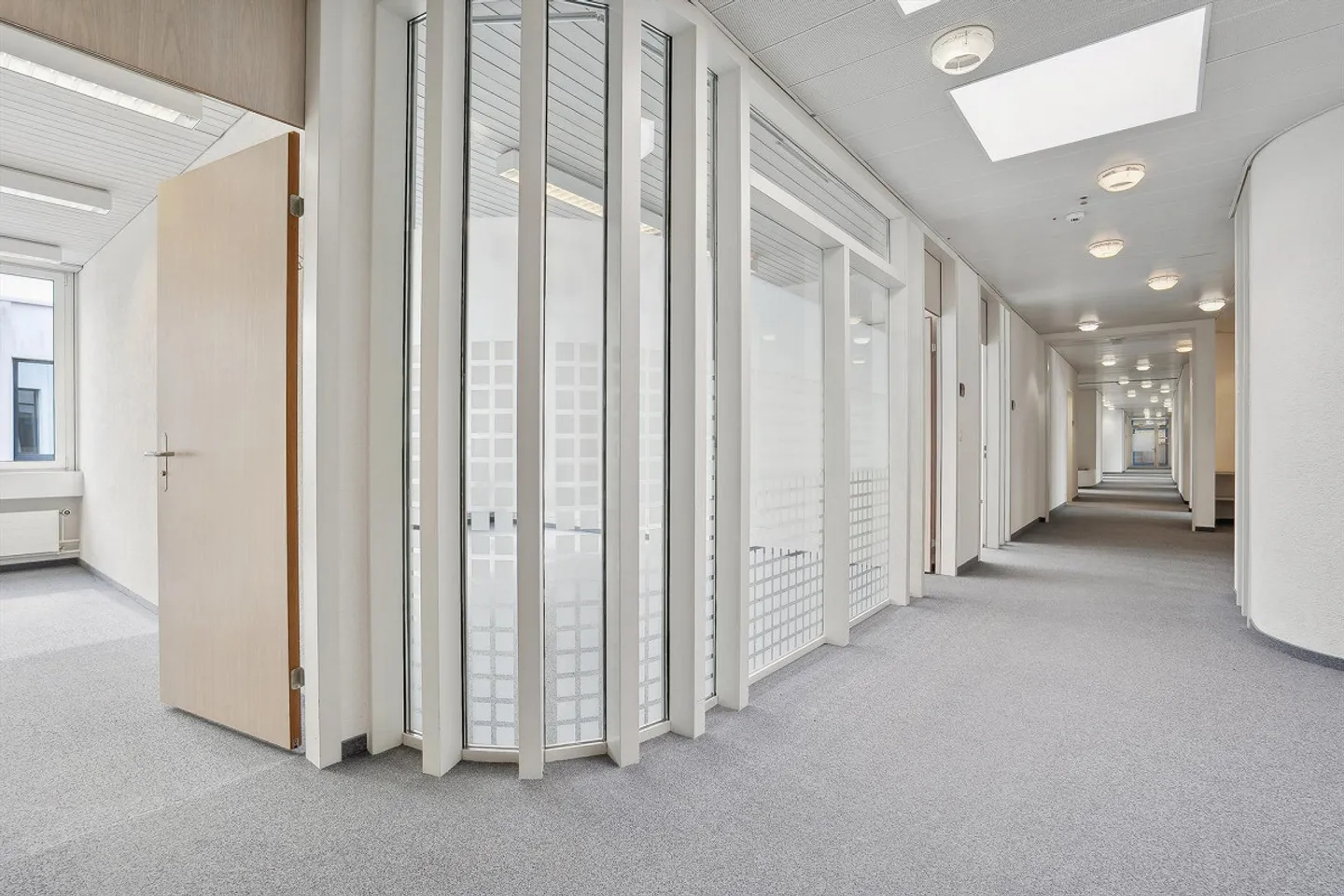 Ampio spazio per la tua visione Ufficio/Spazio commerciale vicino all'aeroporto di Zurigo - Foto 8 di 11