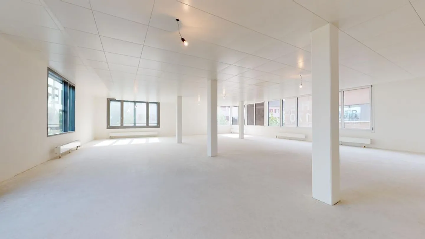NEI PRESSI DELLA STAZIONE DI PRATTELN / SPAZIO COMMERCIALE LUMINOSO / 170m2 - Foto 4 di 4