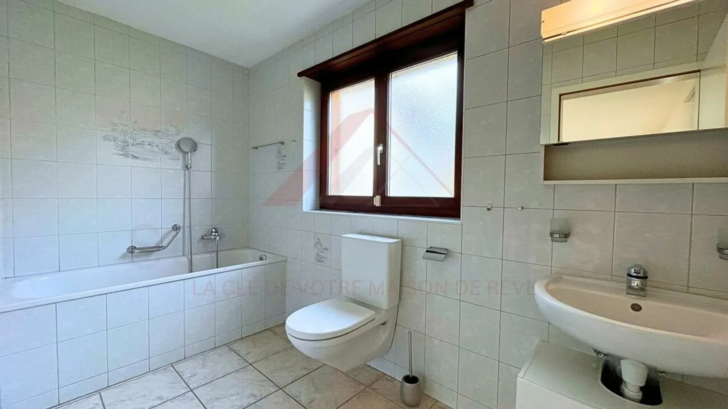 Opportunità rara a Vicques: casa familiare di 151 m² con giardino, terrazze e bagno nordico - Foto 16 di 18