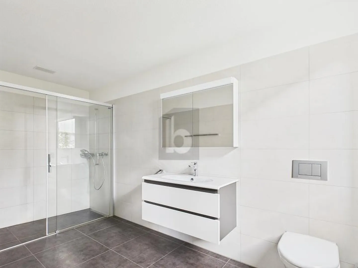 HIGH QUALITY WITH SUNNY GARDEN! - Photo 5 of 6