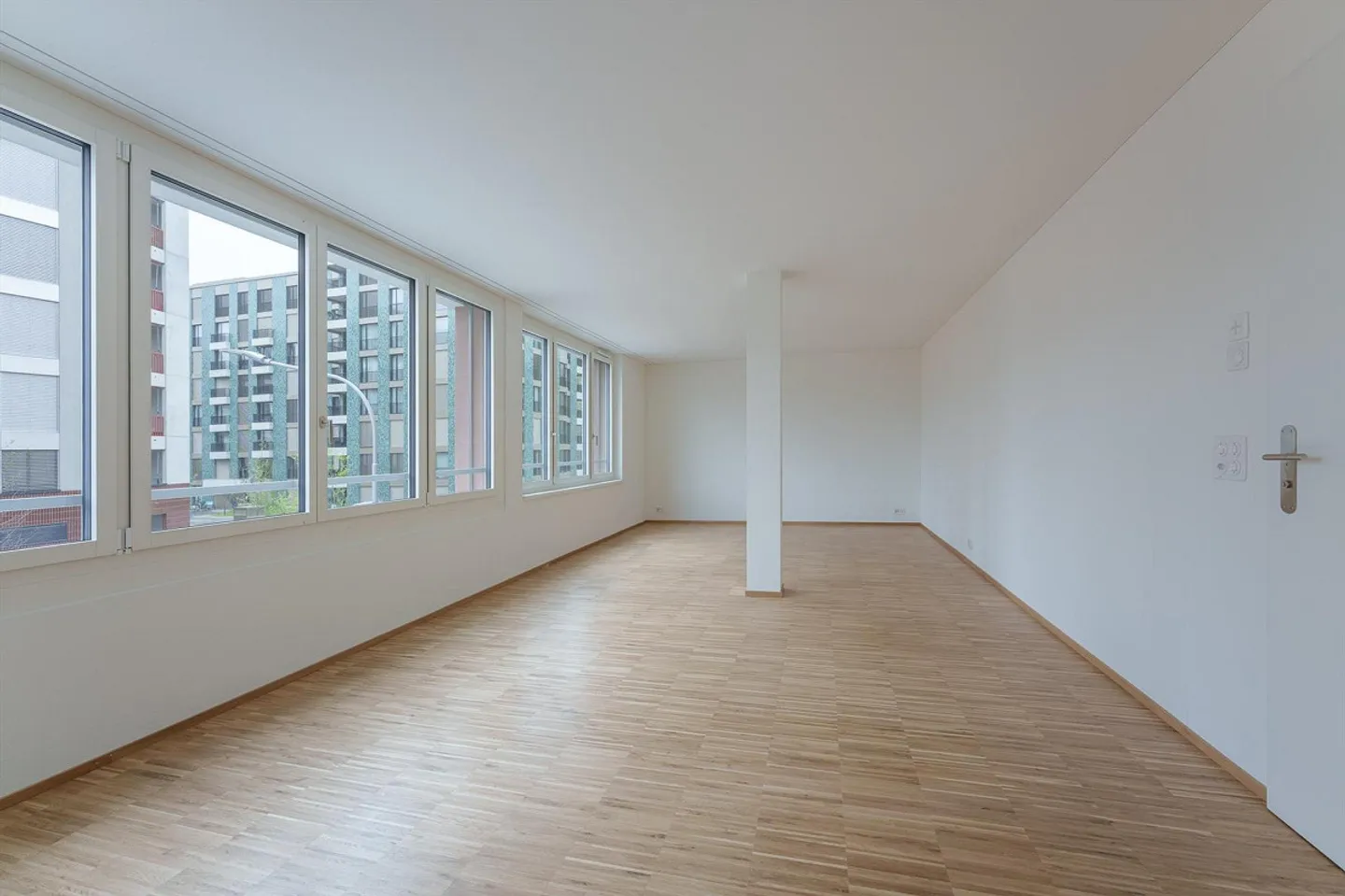 Espace commercial moderne/bureau dans un emplacement attrayant à Zurich-Leimbach - Photo 2 sur 6