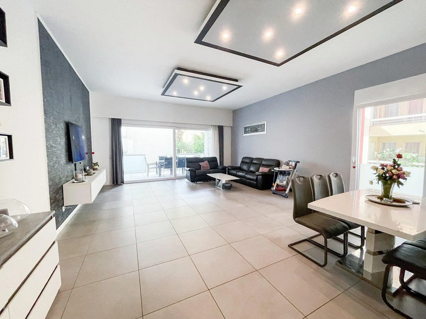 Große 4.5-Zimmer-Wohnung mit Terrasse und privatem Garten - Foto 2 von 13