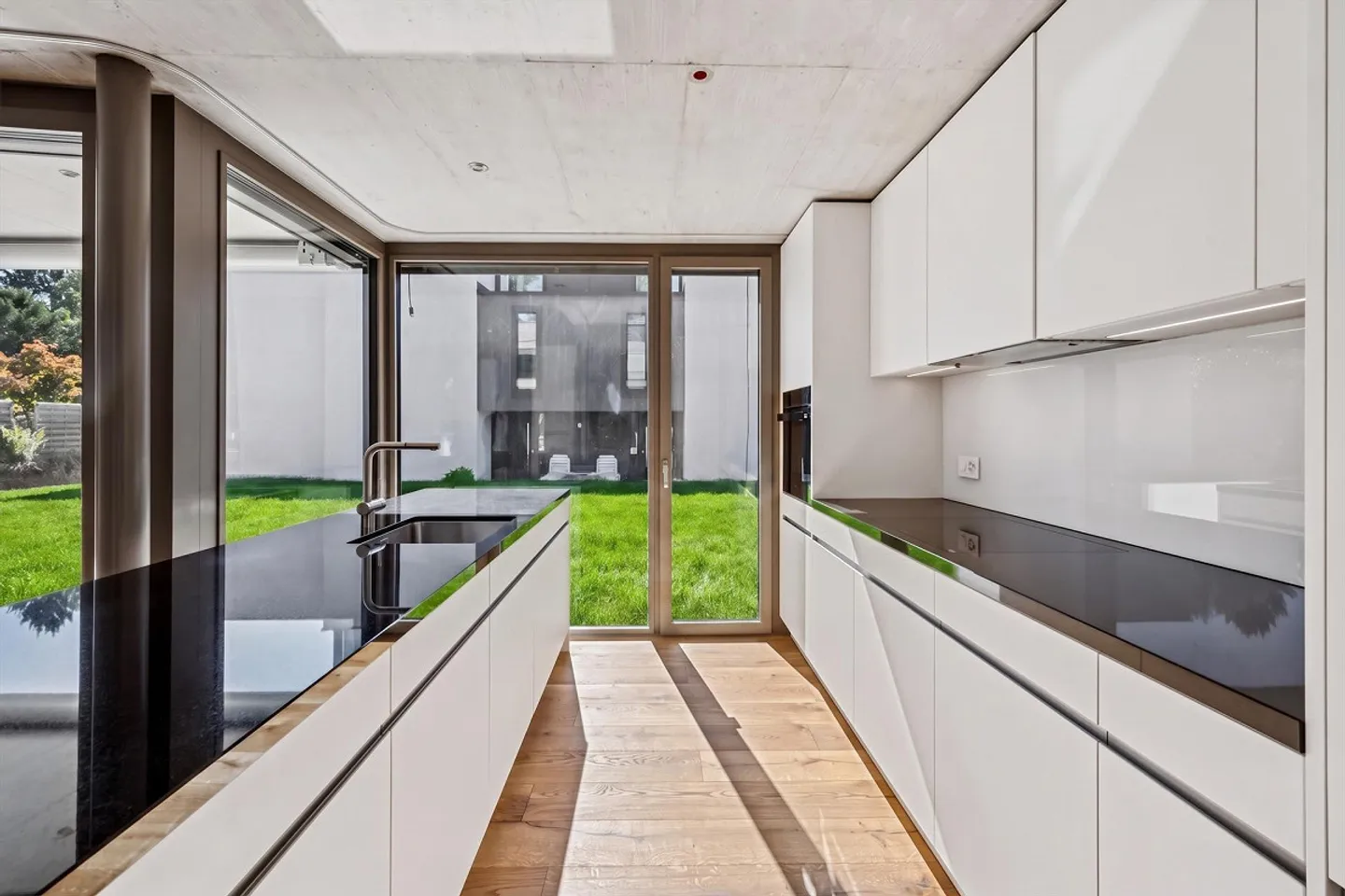 Exclusive Living with Garden and Rooftop Terrace - Photo 3 of 13