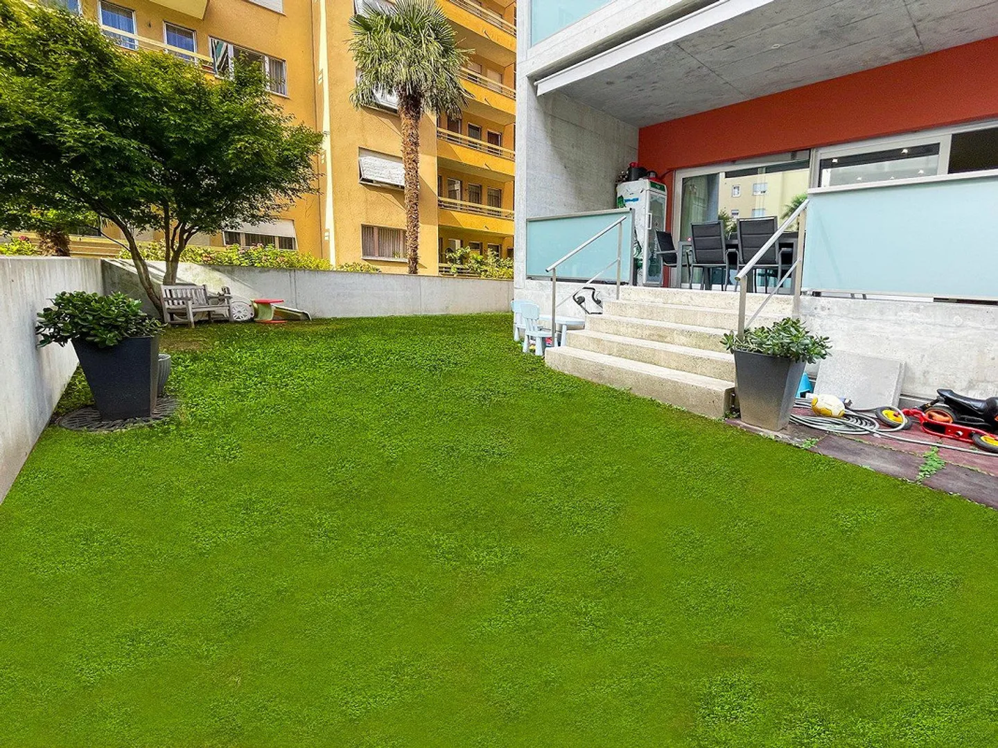 Große 4.5-Zimmer-Wohnung mit Terrasse und privatem Garten - Foto 3 von 13